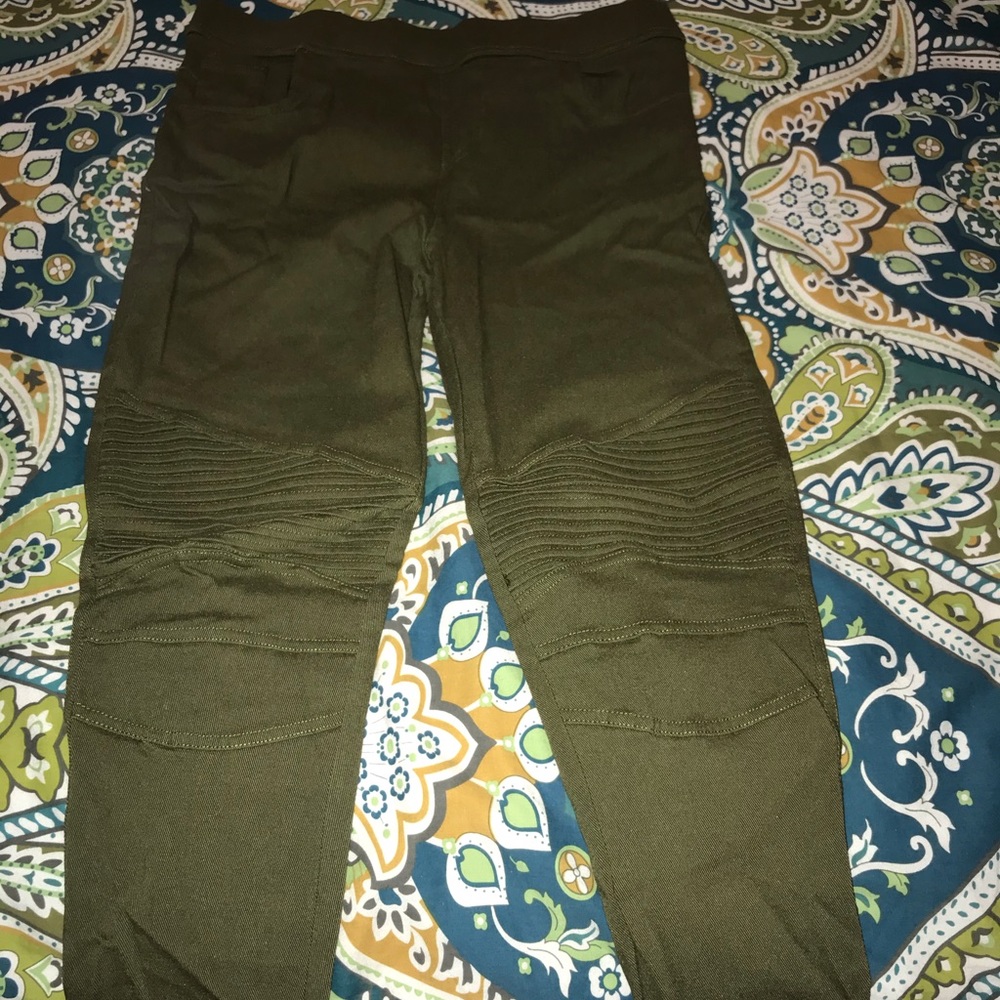 Boutique army green pants moto style